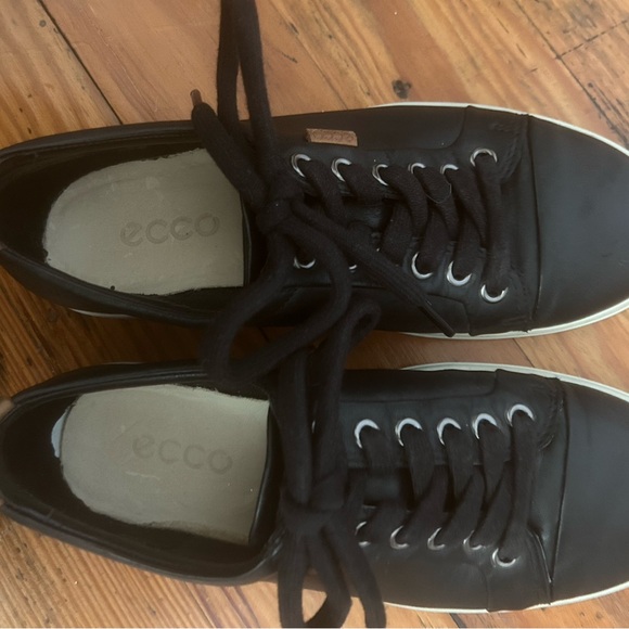 Ecco Black Soft leather Gortex Sneakers, Size 5, Rubber Soles. Worn 1/2 dz times - Picture 5 of 15